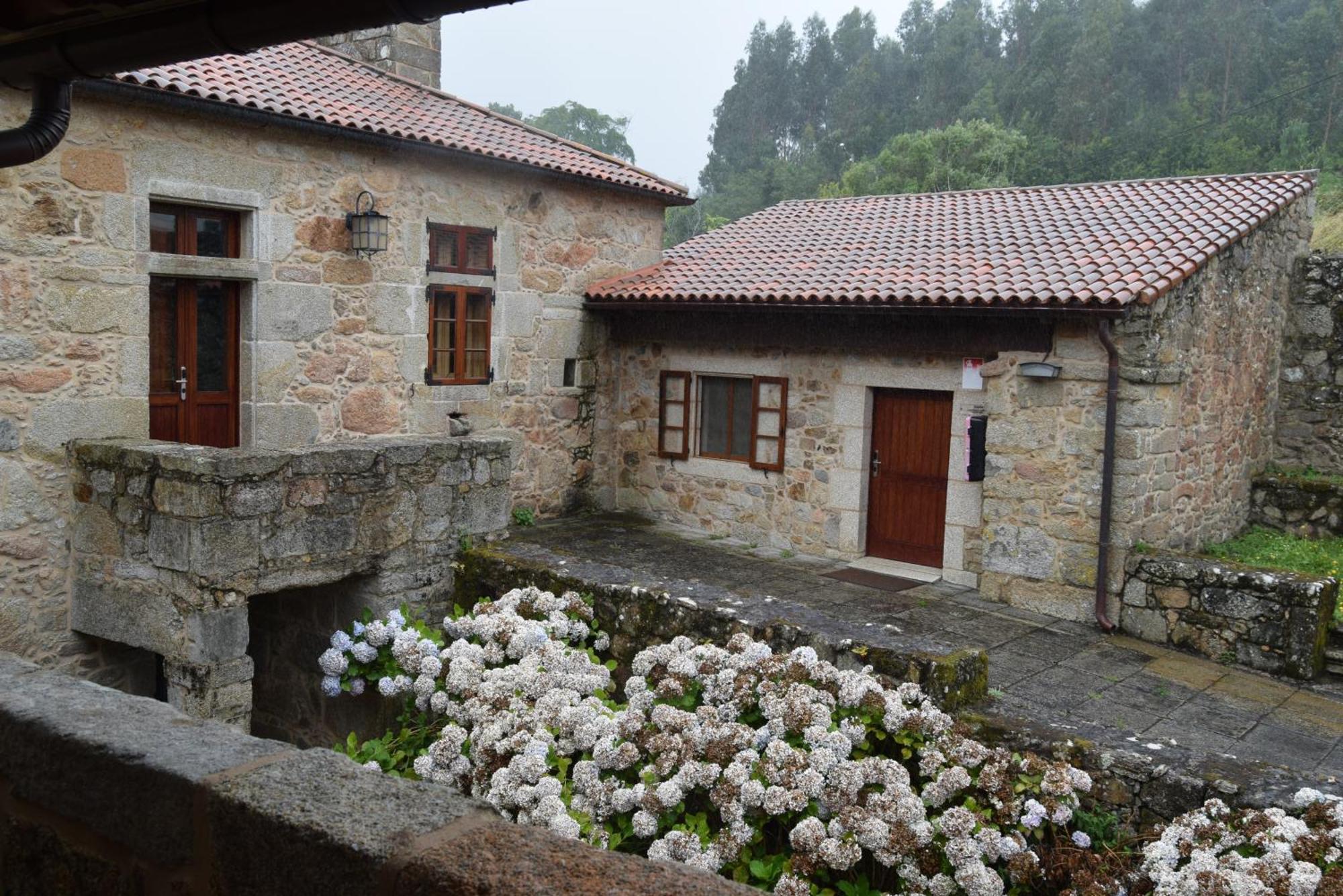 Monasterio Y Pension De Moraime Exterior foto